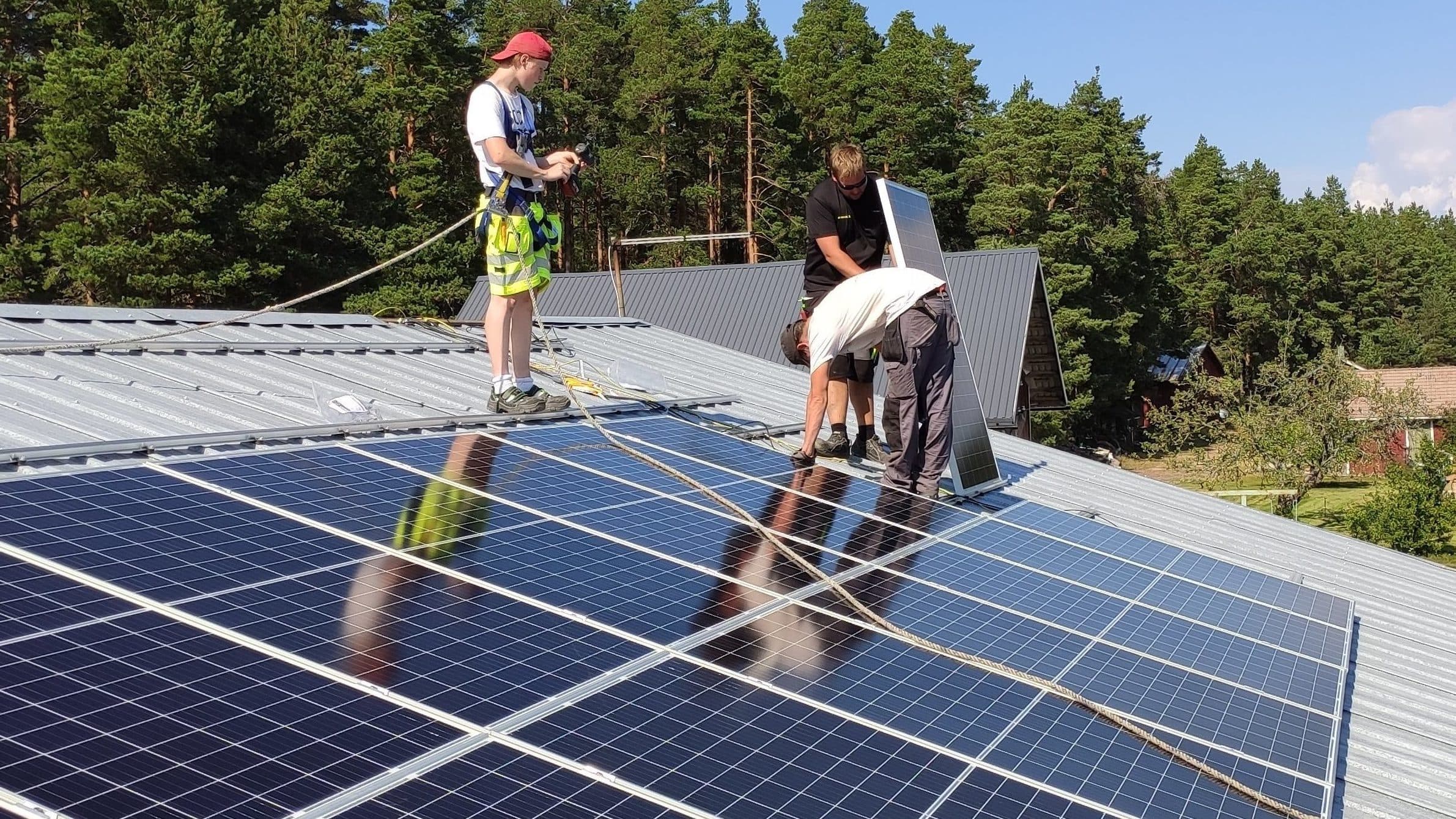 Solpanelsinstallation på Tallbacka Trädgård